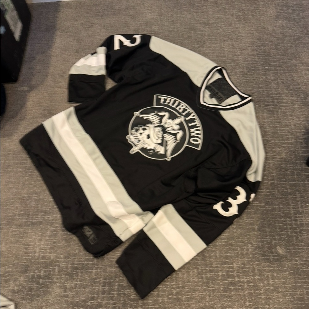 ThirtyTwo Black and Gray Hockey Jersey XL